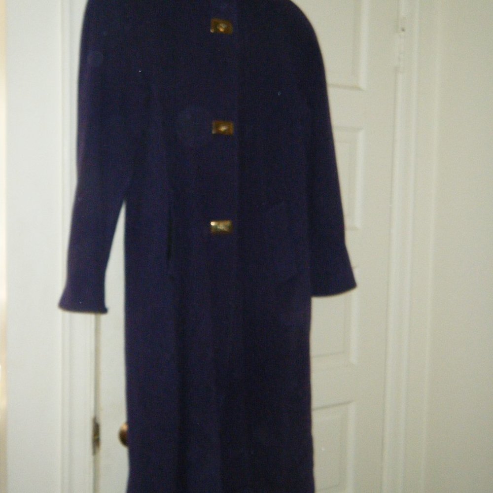 100% Pure Virgin Wool Coat. Made in Winnipeg. Sz14